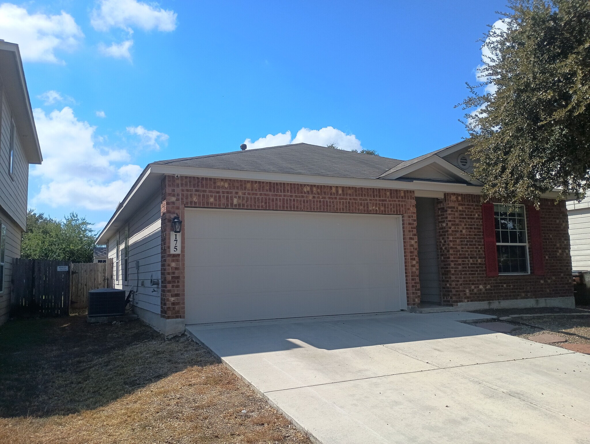 Building Photo - Room in House on Katherine Way