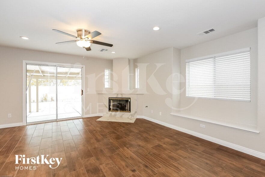 Building Photo - 1800 Navajo Lake Way