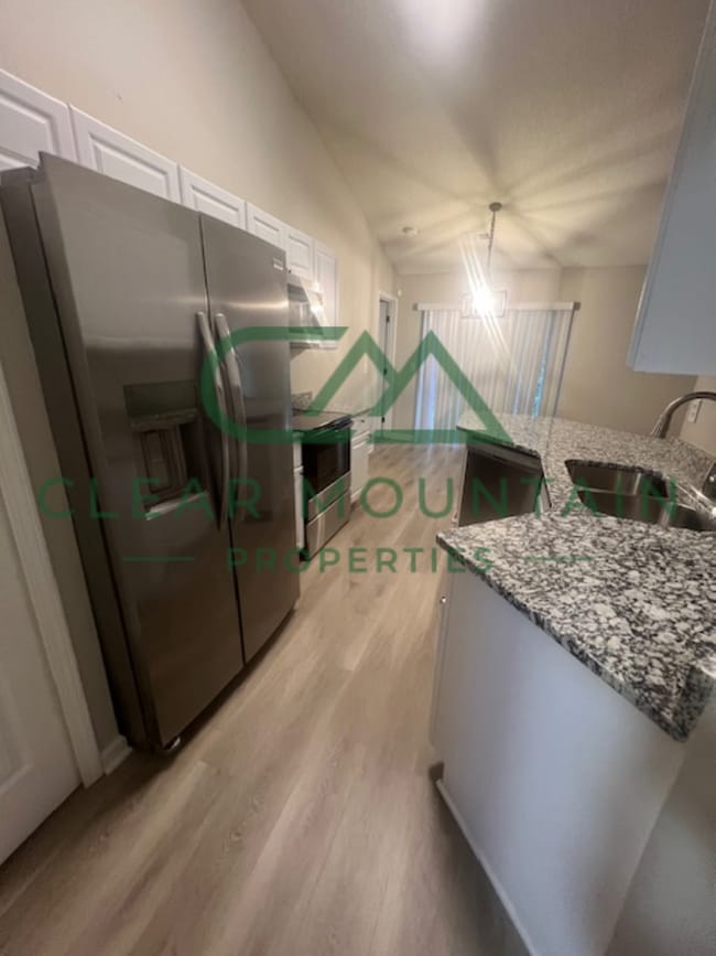 Building Photo - Modern Updates! 3 Bed/2 bath Single Family Home!