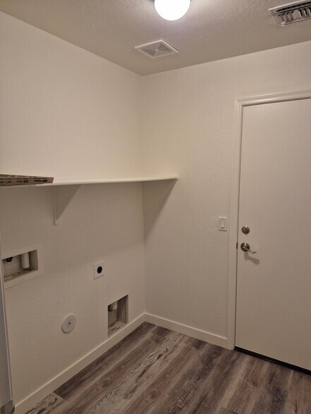 Laundry room - 1725 W Matthews Dr