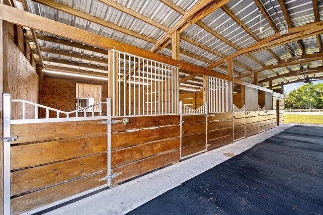 Building Photo - 13717 E Citrus Dr