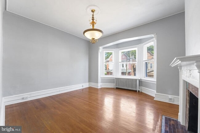 Building Photo - 246 W Abbottsford Ave