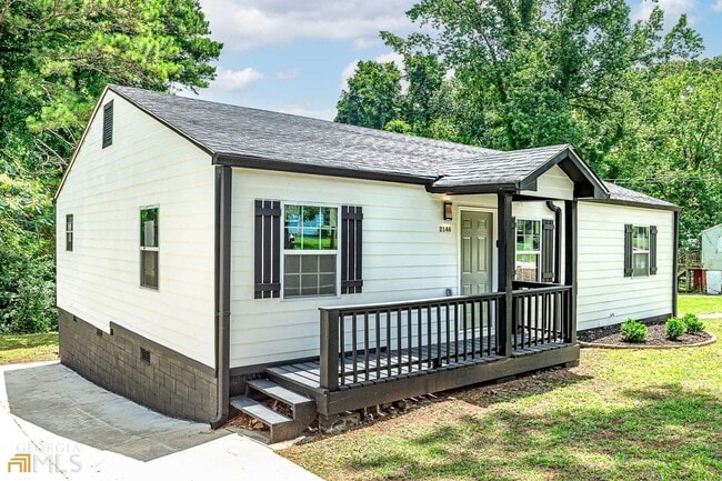 Building Photo - 2145 Castlewood St