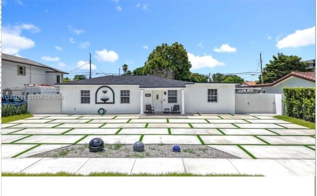 Building Photo - 7410 SW 39th St