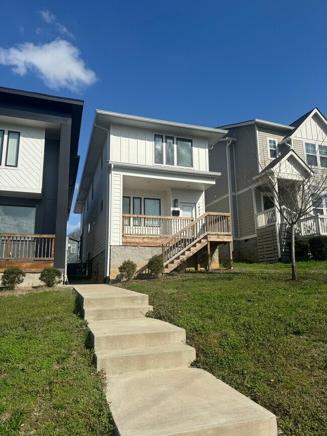 Building Photo - 1822 16th Ave N