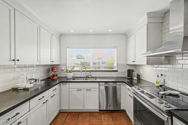 Building Photo - 4718 N 77th Pl
