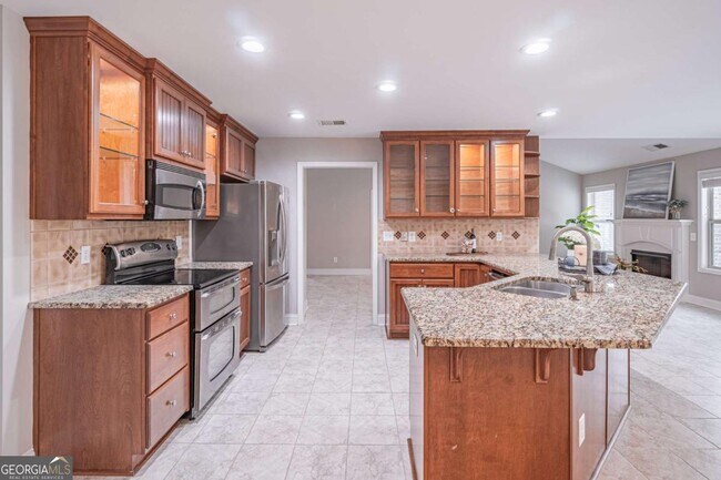 Building Photo - 5660 Crest Hill Dr NE