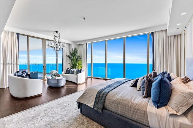 Building Photo - 17901 Collins Ave