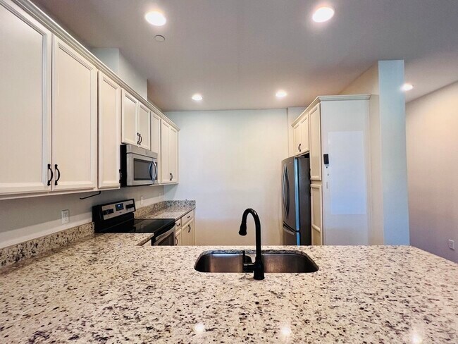 Building Photo - Gorgeous 3 bedroom, 2½ bath, 2 STORY townhome