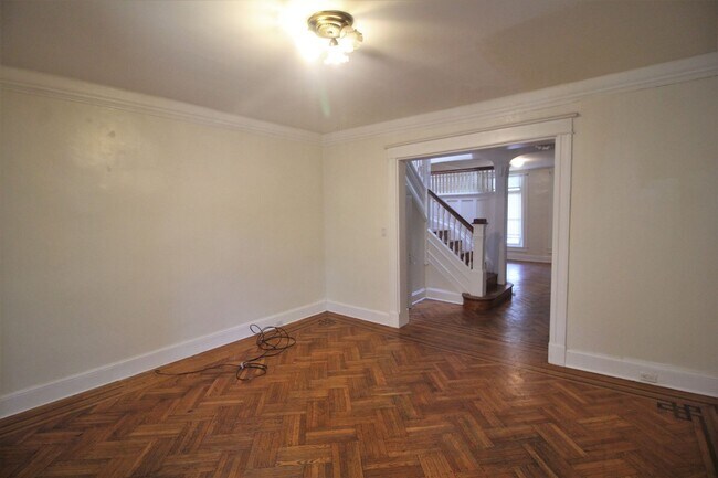 Building Photo - 2026/2027 JHU Off-campus housing for 2019 5bd/2ba w/ W/D! Available 6/15/26