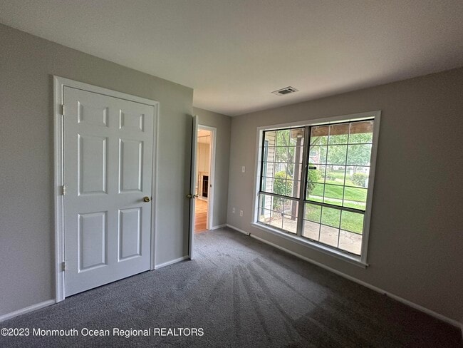 Building Photo - 143 Tanglewood Pl