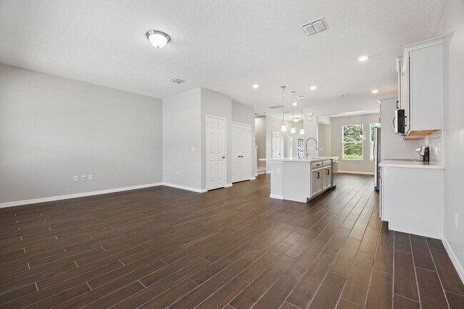 Building Photo - 3/2.5/2 Townhome in SummerLake