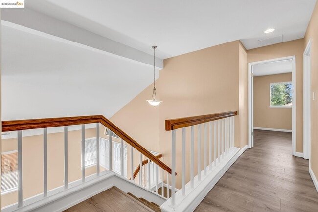 Building Photo - 4820 Ridgeview Dr