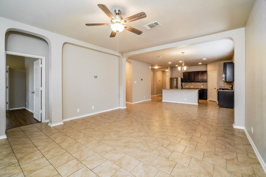 Building Photo - 541 Pearl Chase