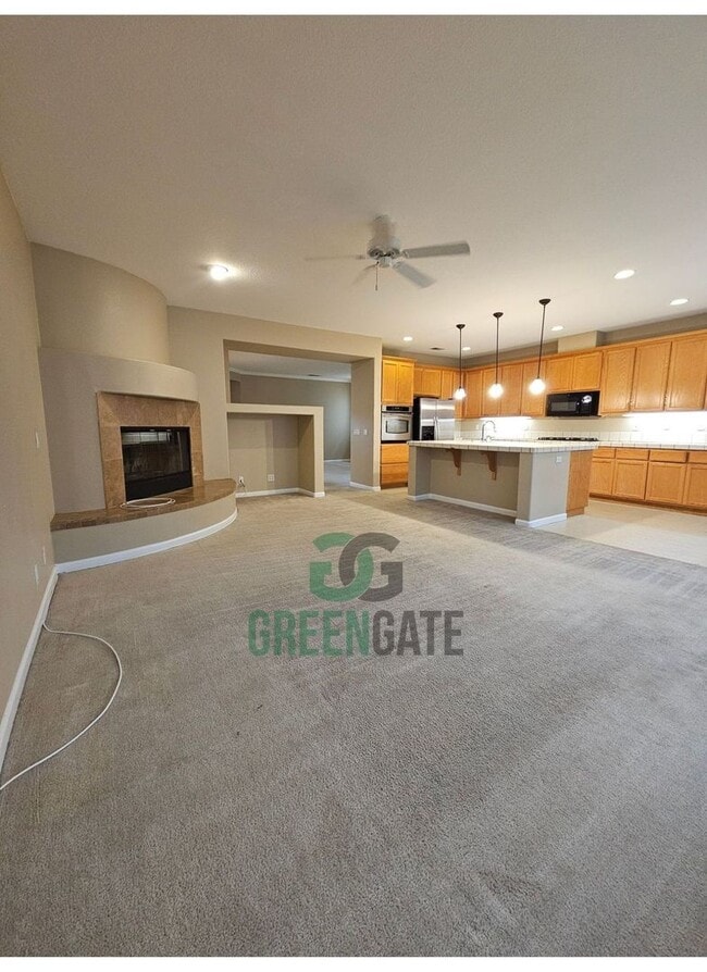 Building Photo - Spacious 4 Bedroom 3 Bath in Patterson! AV...