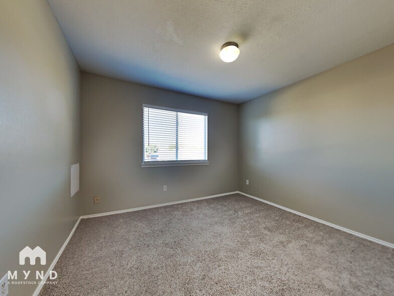 Building Photo - 9027 Farm Ridge Ln