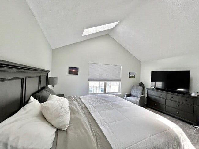 Building Photo - FURNISHED Two Bedroom Two Bath Condo on th...