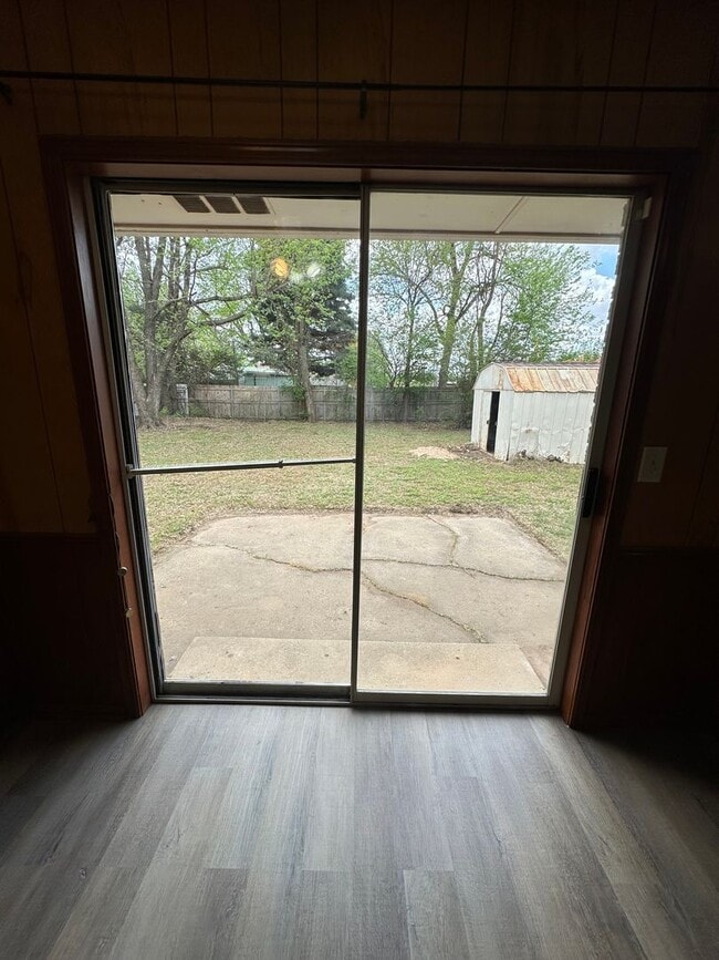 Building Photo - 3 Bed, 1.5 Bath, 1 Car garage