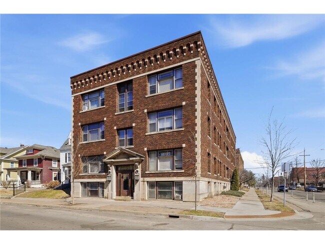 Building Photo - 2545 Garfield Ave