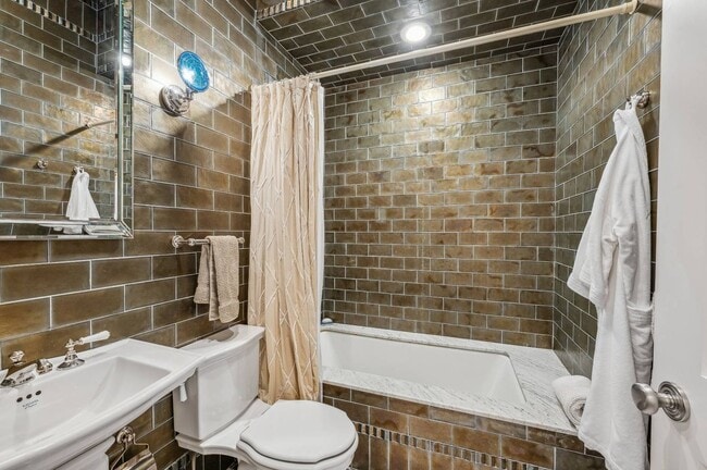 Building Photo - 110 Rose Hill Rd