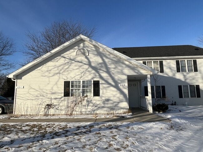 Building Photo - 2310 Valley Rd