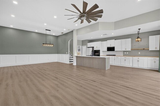 Building Photo - 10725 Banfield Dr