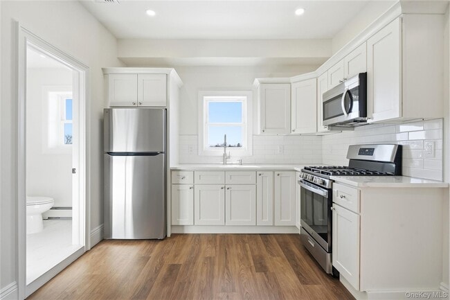 Building Photo - 13 W Hoffman Ave