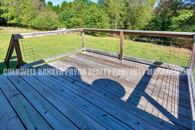 Building Photo - 150 Scenic Dr