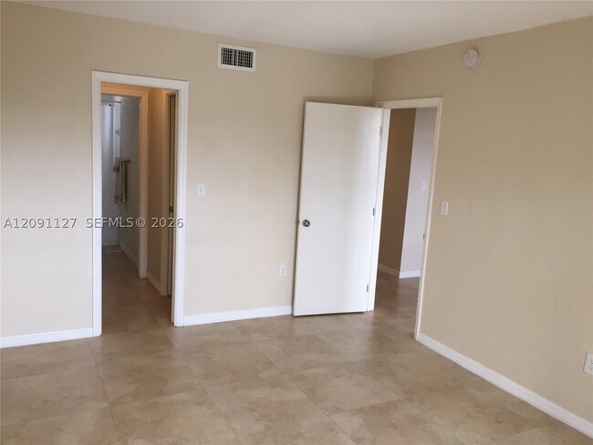Building Photo - 240 Galen Dr