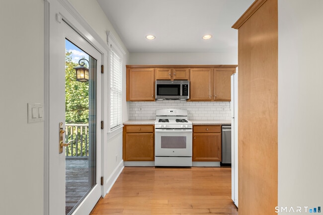 Building Photo - 18 Wessels Pl