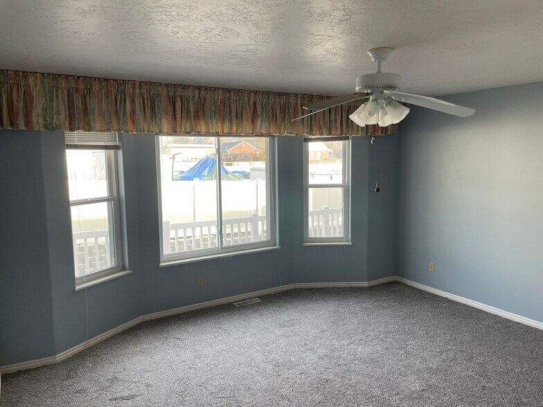 Building Photo - 132 N 170 E