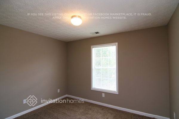 Building Photo - 125 Greatwood Dr