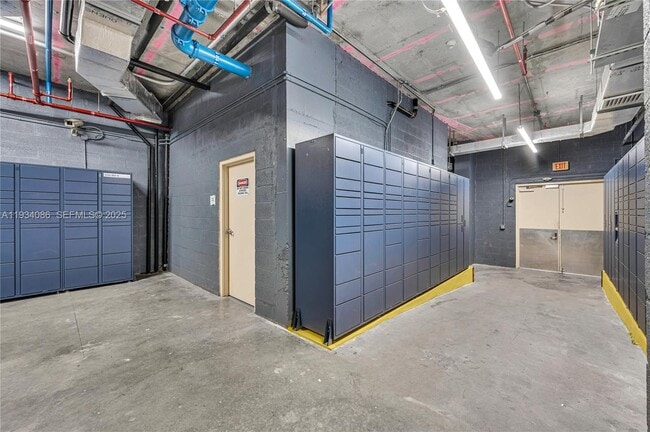 Building Photo - 2000 N Bayshore Dr