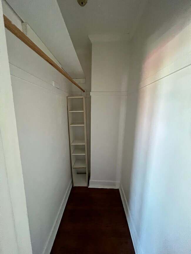 Building Photo - 2439 N Francisco Ave