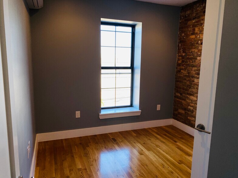 BEDROOM - 2083 Pacific St