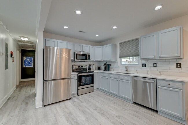Building Photo - 746 Cartwright Dr