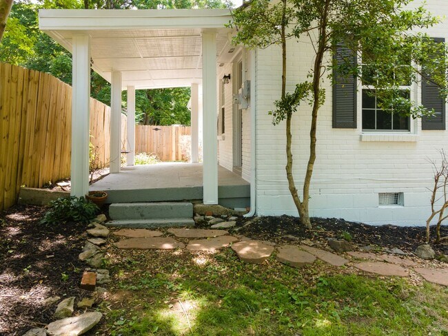 Building Photo - **REMODELED EAST NASHVILLE BUNGALOW IN HIG...