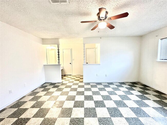 Building Photo - 6115 Briar Terrace Dr
