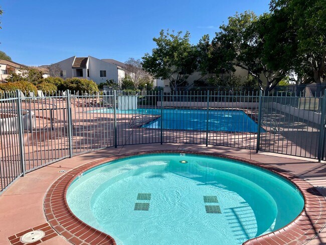 Building Photo - 1 Bed/1 Bath Condo With Bonus Room