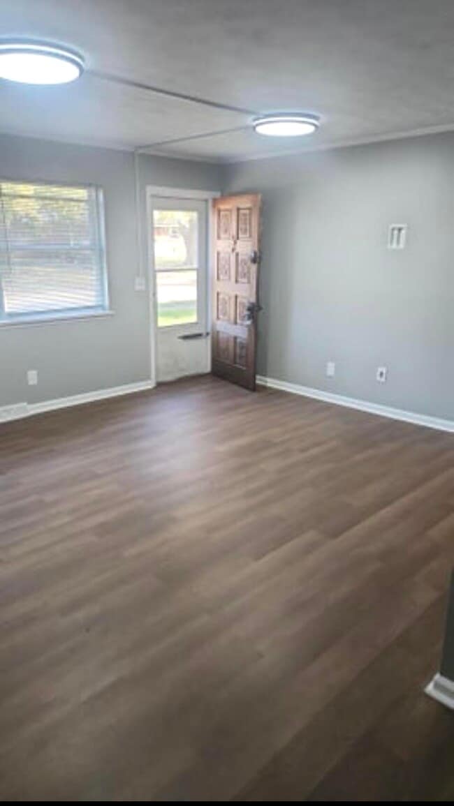 Building Photo - 1208 Venetian Cir