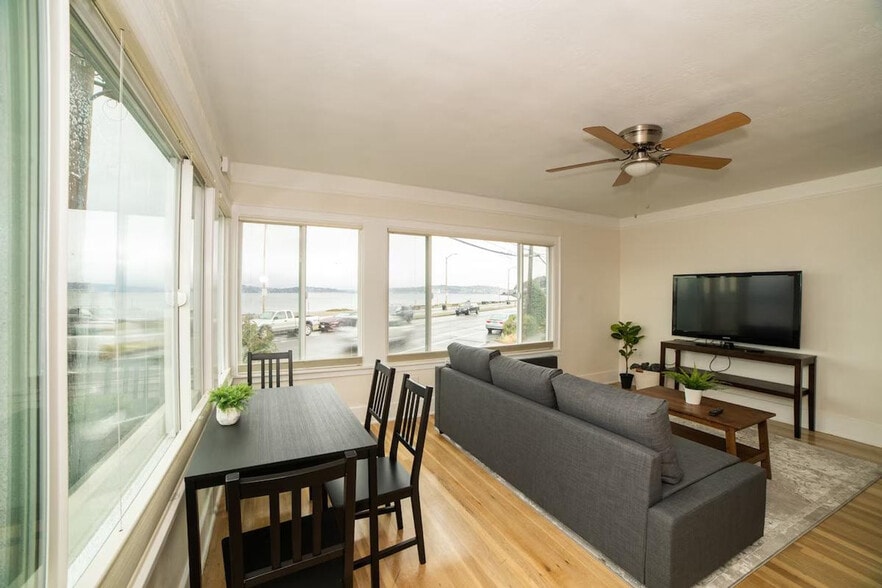 Building Photo - 2428 Alki Ave SW