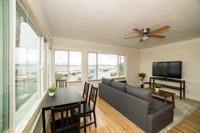 Building Photo - 2430 Alki Ave SW