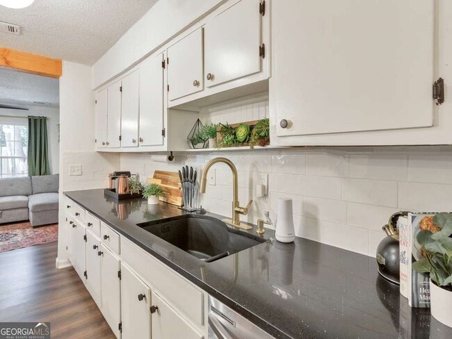 Building Photo - 2790 Farmstead Rd