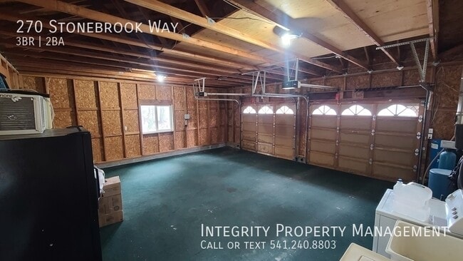 Building Photo - 270 Stonebrook Way