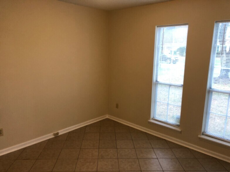 Building Photo - 6714 Woodwedge Dr