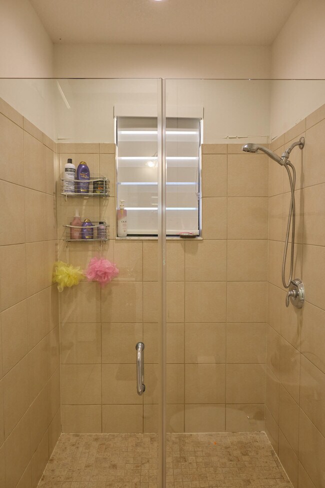 Building Photo - 9909 W 32nd Ln