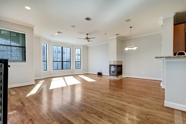Building Photo - 5502 Blossom St