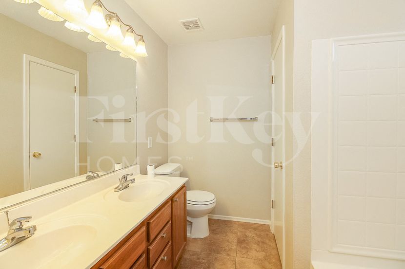 Building Photo - 5878 E Cedarbird Dr