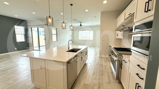 Building Photo - 9509 S 39th Dr