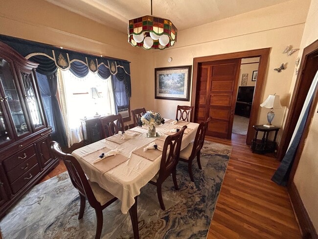 Building Photo - Lovely Historical Home